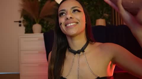 Dee online show from May 22, 2:18 am