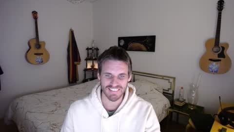 Snapshot of skatejocke chatting on October 19, 7:18 pm skatejocke online show from October 19, 7:18 pm