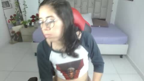 Raelle online show from May 31, 7:04 pm