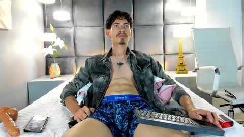 skinny jean  online show from May 9, 8:15 pm
