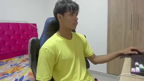 sam online show from April 19, 3:18 am