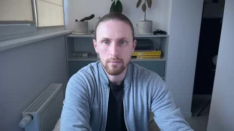 sky_guy25 online show from December 2, 12:25 pm