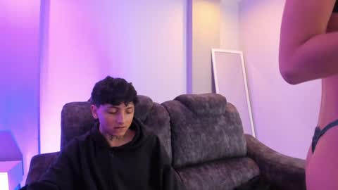 sky_n_zayn online show from April 7, 1:02 pm