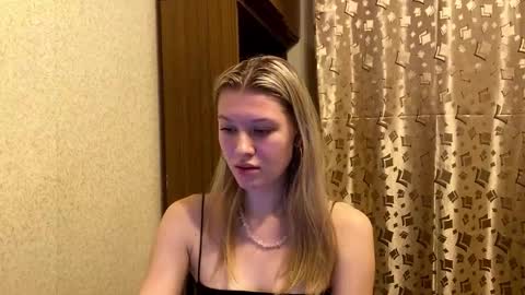 skyedavis online show from December 22, 7:53 pm