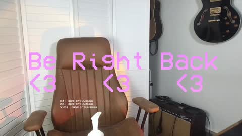 skylerluvsuuu online show from January 3, 4:33 am