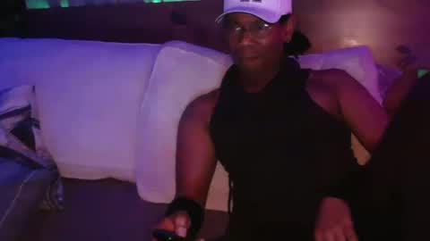 skyonetoo3 online show from March 3, 5:31 am