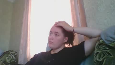 skyressie333 online show from October 27, 7:52 am