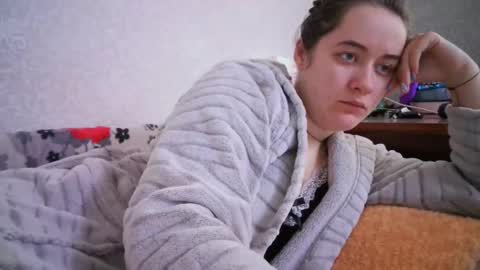 skyressie333 online show from February 12, 7:44 am