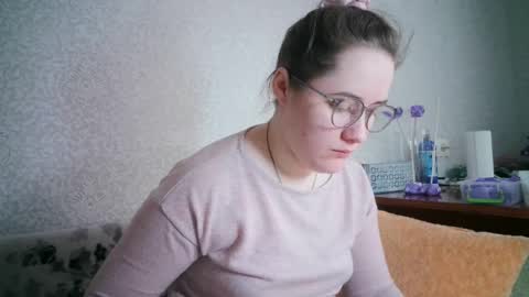 skyressie333 online show from February 18, 9:10 am