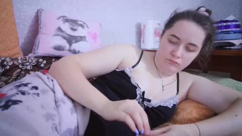 skyressie333 online show from February 9, 3:12 pm