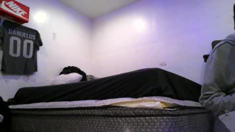 Sleazyycarlitx online show from December 15, 8:32 am