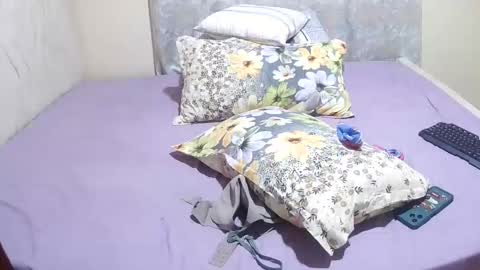 slender_sweetbabe online show from April 1, 9:10 am