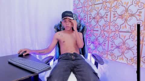 SlimLatino  online show from April 6, 12:50 pm