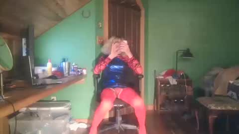 Snapshot of slutjennifertransxx chatting on October 11, 3:11 am slutjennifertransxx online show from October 11, 3:11 am