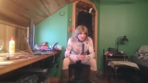 Snapshot of slutjennifertransxx chatting on September 18, 2:37 am slutjennifertransxx online show from September 18, 2:37 am