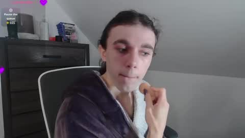 Natsu online show from November 24, 6:50 pm