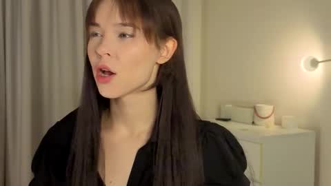 Lily online show from November 13, 1:47 pm