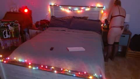 Snapshot of slytherinmylf23 chatting on December 26, 3:06 am Rachel Lawrence online show from December 26, 3:06 am