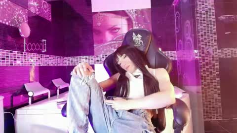 Small Hot19 online show from May 31, 9:52 am
