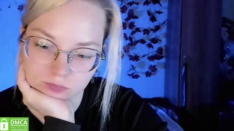 smallimpmeili online show from November 23, 6:28 pm