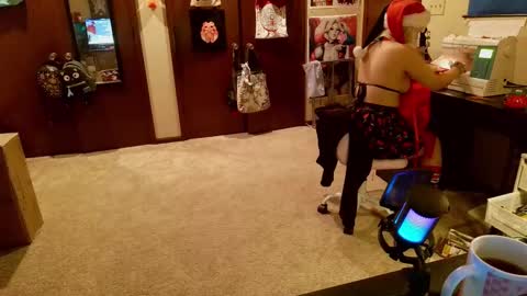 Queen Alice online show from December 9, 7:50 am