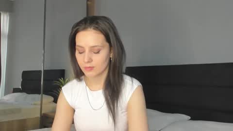 Snapshot of smile_forever_ chatting on October 18, 9:02 am Bella online show from October 18, 9:02 am