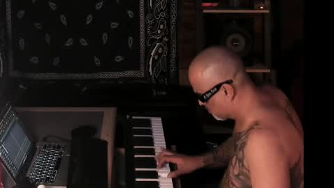 Snapshot of smokey915 chatting on February 22, 4:18 am Smokey915 online show from February 22, 4:18 am