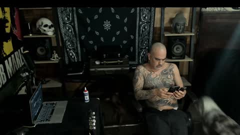 Snapshot of smokey915 chatting on January 20, 6:42 am Smokey915 online show from January 20, 6:42 am