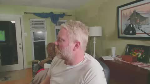 Snapshot of smokymountanman chatting on November 2, 3:28 am smokymountanman online show from November 2, 3:28 am