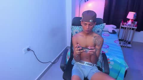 snak_master1 online show from November 24, 11:58 pm