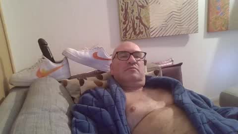 sneakerboy18 online show from January 16, 9:16 am