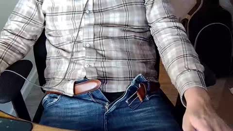 Snapshot of sneakybill82 chatting on October 28, 9:16 pm Sneakybill online show from October 28, 9:16 pm