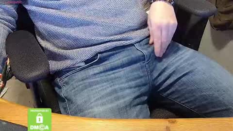 Snapshot of sneakybill82 chatting on February 26, 7:45 am Sneakybill online show from February 26, 7:45 am