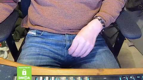 Snapshot of sneakybill82 chatting on February 21, 10:59 pm Sneakybill online show from February 21, 10:59 pm