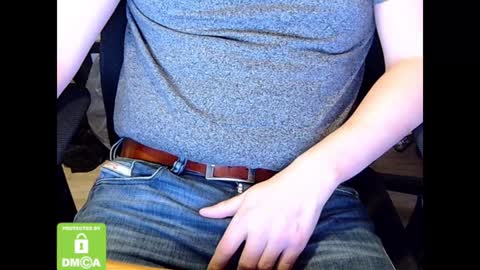 Snapshot of sneakybill82 chatting on January 2, 10:01 pm Sneakybill online show from January 2, 10:01 pm