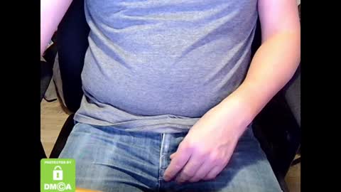 Snapshot of sneakybill82 chatting on December 29, 5:44 pm Sneakybill online show from December 29, 5:44 pm