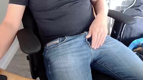 Snapshot of sneakybill82 chatting on September 17, 6:06 am Sneakybill online show from September 17, 6:06 am