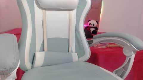 snowhot_69 online show from April 1, 1:50 am