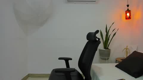 soffiegrey online show from November 25, 1:59 am