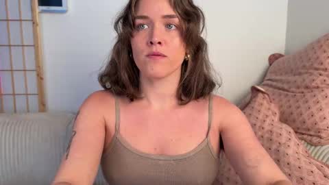 Julia    online show from November 28, 9:00 pm