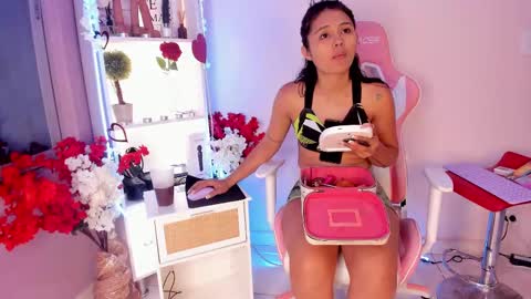 sofhia_turner online show from February 13, 12:00 pm