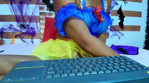 Snapshot of sofia_fer chatting on October 19, 3:00 am sofia online show from October 19, 3:00 am