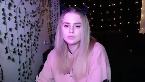 sofia_rosemary online show from February 19, 3:05 pm