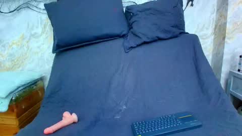 sofiaa_little online show from November 8, 8:23 pm