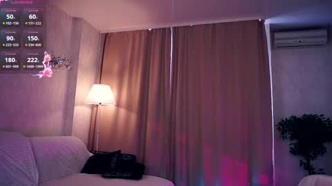 Snapshot of sofiabruno chatting on March 7, 8:34 am Hi My name is Sofia Welcome to my room Please thumbs up - its important online show from March 7, 8:34 am