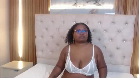 sofiavelandiacl202 online show from March 27, 7:37 pm