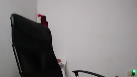 Snapshot of soft_fetish chatting on December 31, 5:33 am Camila M online show from December 31, 5:33 am