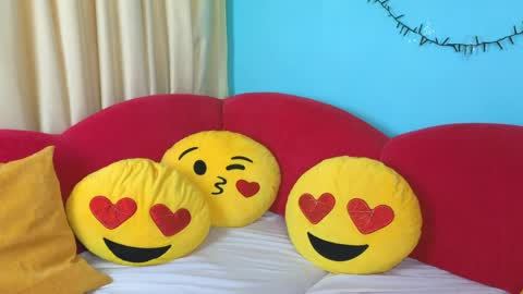 Lilly online show from March 31, 5:41 am