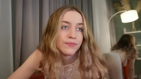 softdreamer_ online show from November 17, 2:41 pm