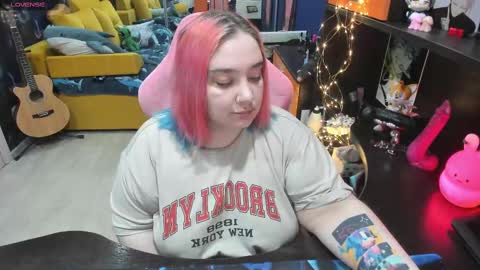 Snapshot of softie_sofy chatting on February 27, 2:57 am Sofie online show from February 27, 2:57 am